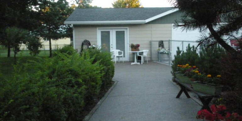 pathway to guest house